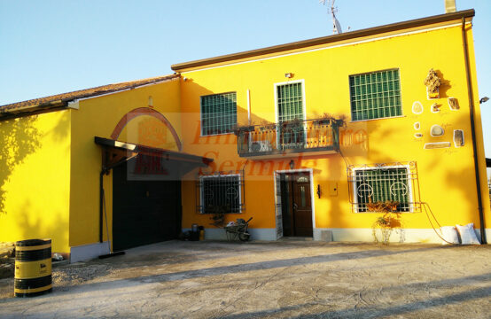 Casa Indipendente su due livelli con ampio giardino, area barbecue e fienile/rustico annesso