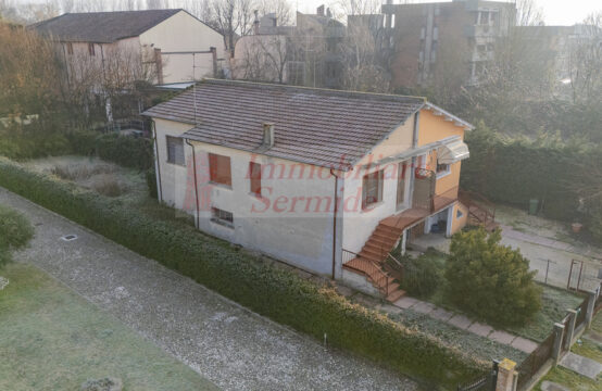 Casa Bifamiliare in Centro a Felonica