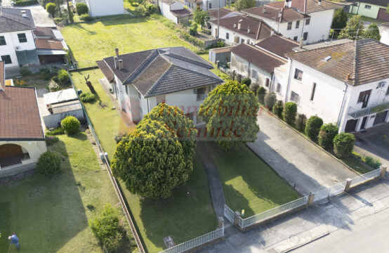 Villino Singola in Vendita a Sermide
