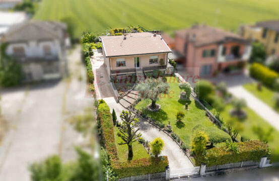 Casa Singola in Sermide
