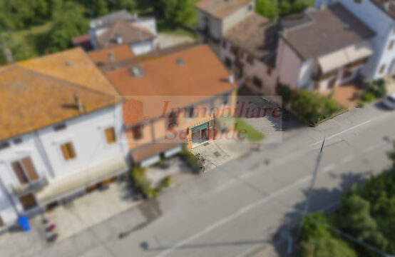 Locale Commerciale / Ufficio Fronte Strada in Affitto – Ottima Visibilità