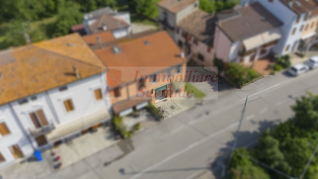 Locale Commerciale / Ufficio Fronte Strada in Affitto – Ottima Visibilità