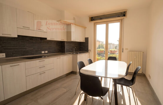 Luminoso appartamento completamente ristrutturato con cappotto, garage e cantina – Sermide